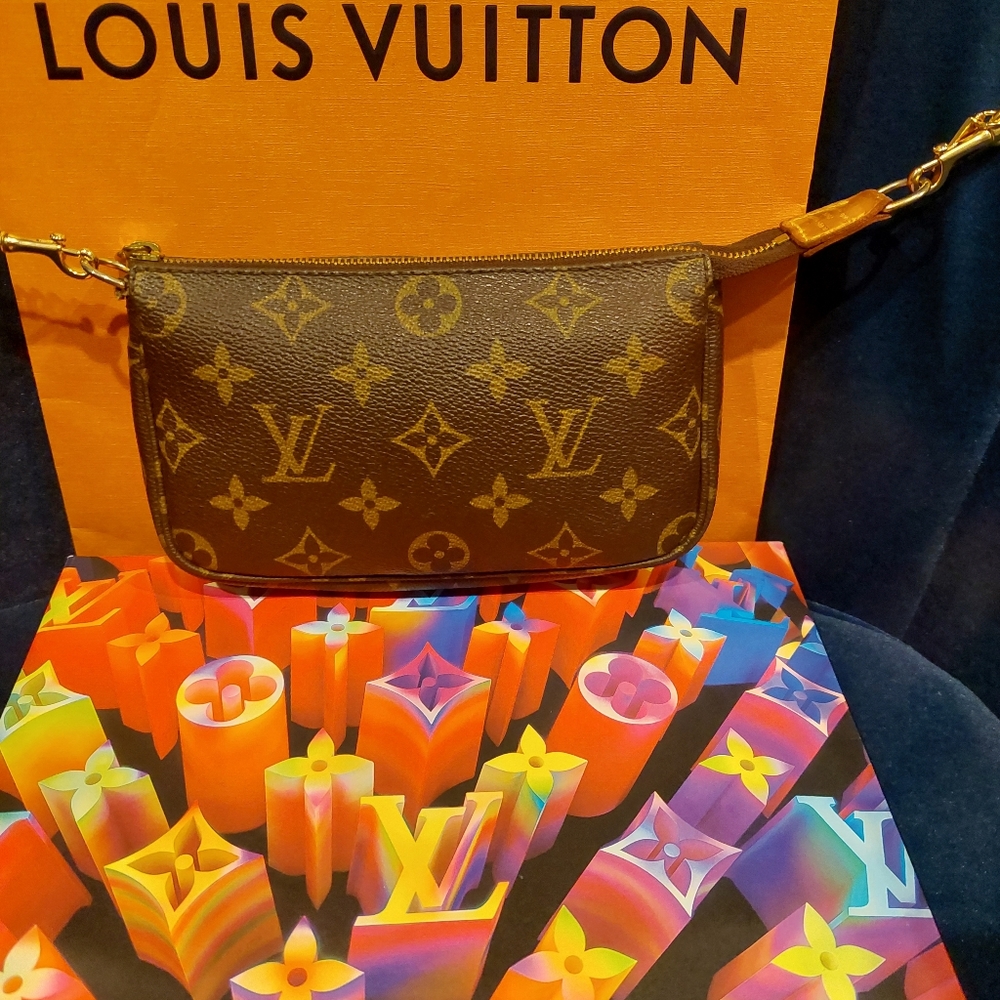 Bucket Monogram Pochette Louis Vuitton w/New Crossbody Coach Chain
